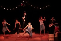 Fatrasie ou La fabuleuse histoire de Louis Leroy vendredi 5 août 2011 au Jardin des Enfeus à 21h45 dans le Festival des Jeux du Théâtre de sarlat - photos : Aicha Bouchaala © Les Épis Noirs