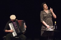 Madame Raymonde exagère, Jardin des Enfeus jeudi 21 juillet dans le Festival des Jeux du Théâtre de Sarlat - photos : Philippe Matsas 