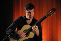 Récital de guitare d'Emmanuel Rossfelder mardi 16 août 2011 à 20h45, église de Busserolles dans le festival Musique en Périgord vert