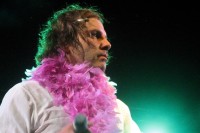 Philippe Katerine sur la grande scène du parc des Beauvières vendredi 22 juillet à 21h30 dans le Grand Souk 2011 à Ribérac