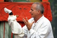 Bruno Leone, maître marionnettiste dans Pulcinella la libertà ritrovata dimanche 28 août, abbaye de Brantôme à 16h dans le Festival Sinfonia en Périgord