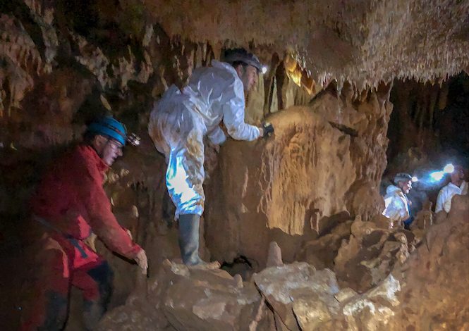 Exploration de la grotte non aménagée de la Grotte @ Philippe Jouhanet